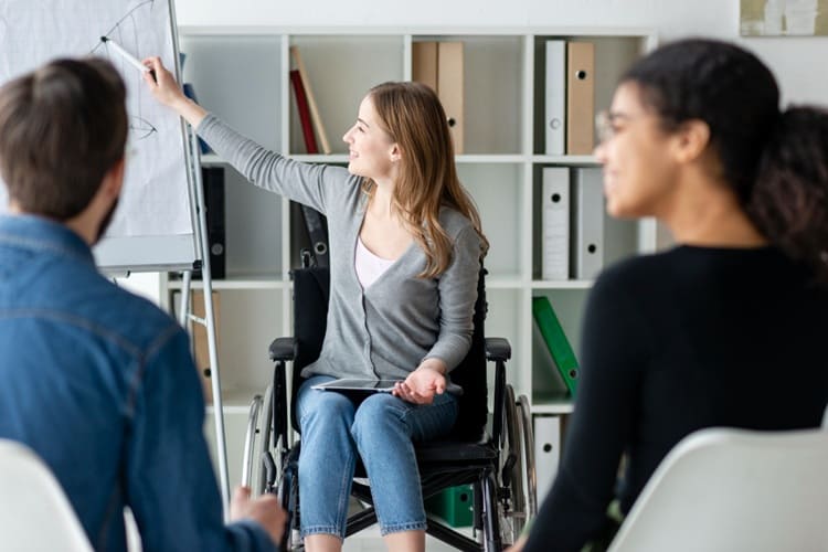 Formación adaptada para personas con discapacidad
