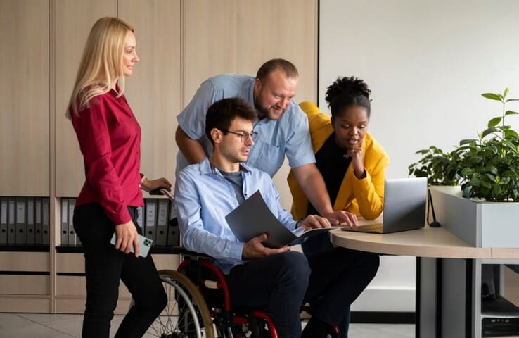 Cómo adaptar un puesto de trabajo para una persona con discapacidad
